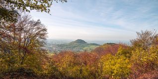 Der Blick auf die Achalm und Eningen ist gerade im Herbst sehr farbenfroh.